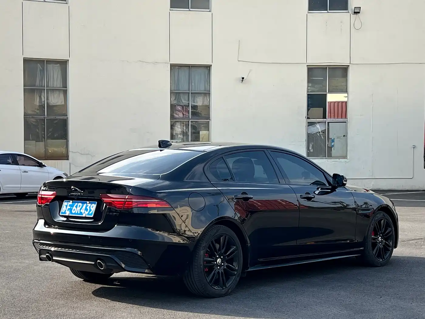 Jaguar XEL 2024 Model 2.0T 250PS R-DYNAMIC S Gloss Black Sport Edition фото 4