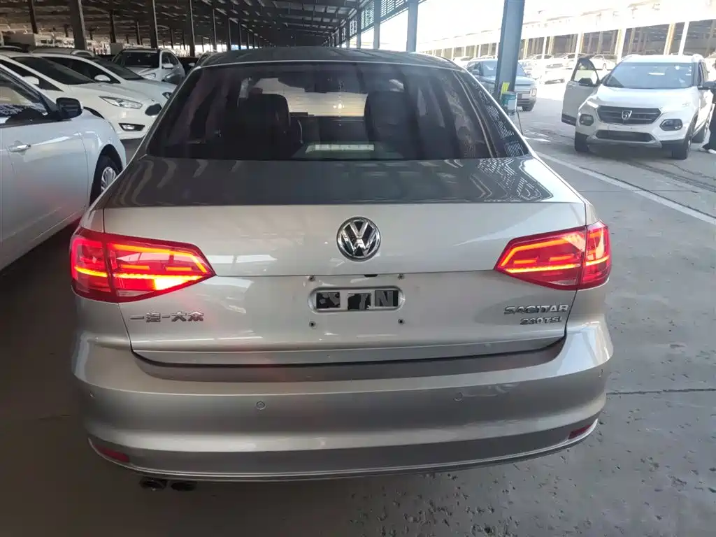Volkswagen Sagitar 2015 230TSI Automatic Luxury фото 6