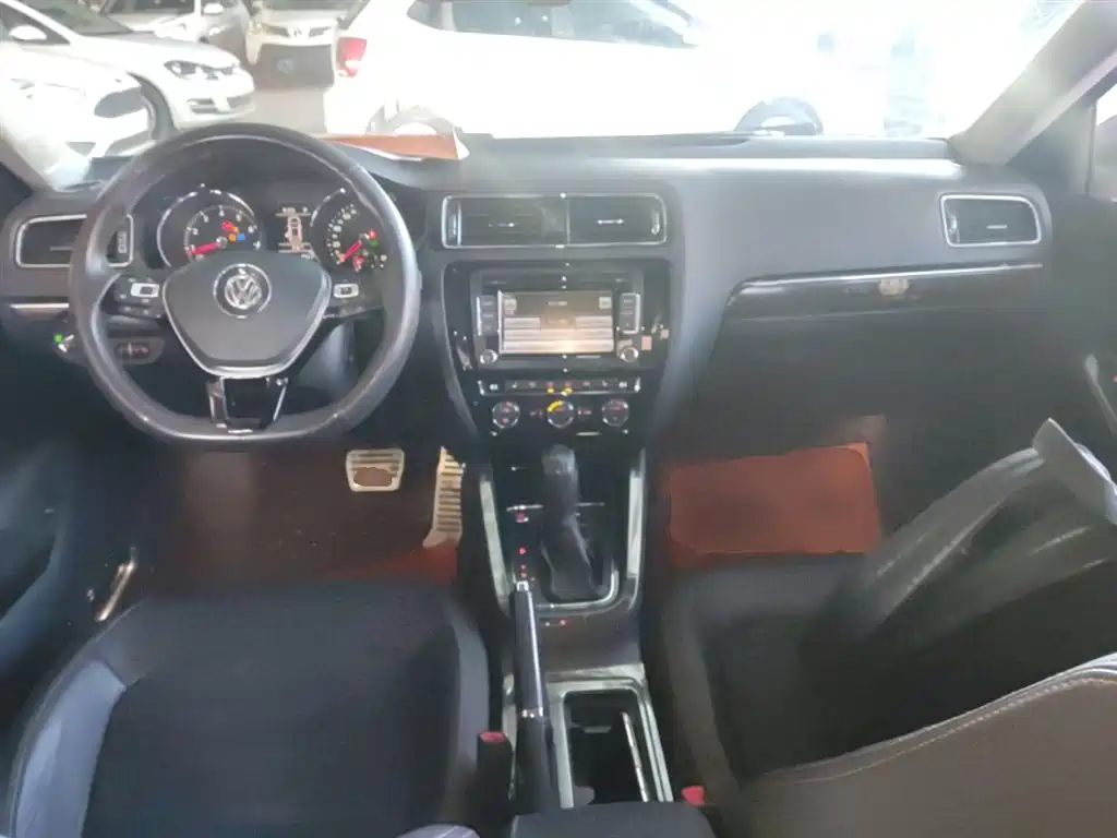 Volkswagen Sagitar 2015 230TSI Automatic Luxury фото 10