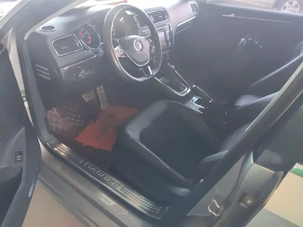 Volkswagen Sagitar 2015 230TSI Automatic Luxury фото 16