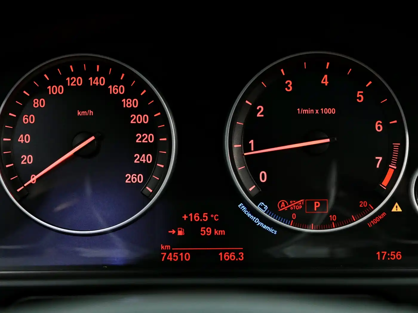 BMW 5 Series (Import) 2014 520i Touring фото 12