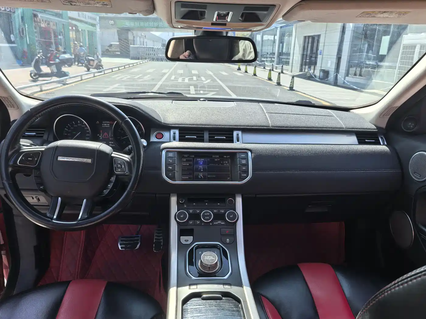 Land Rover Range Rover Evoque (Import) 2012 2.0T 3-door Premium Edition фото 9