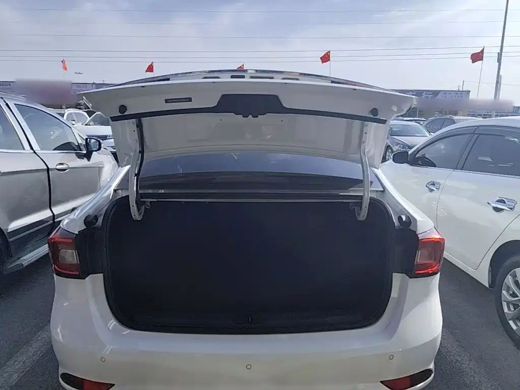 Roewe i5 2018 2019 1.5L Auto 4G-Connected Langyue Edition