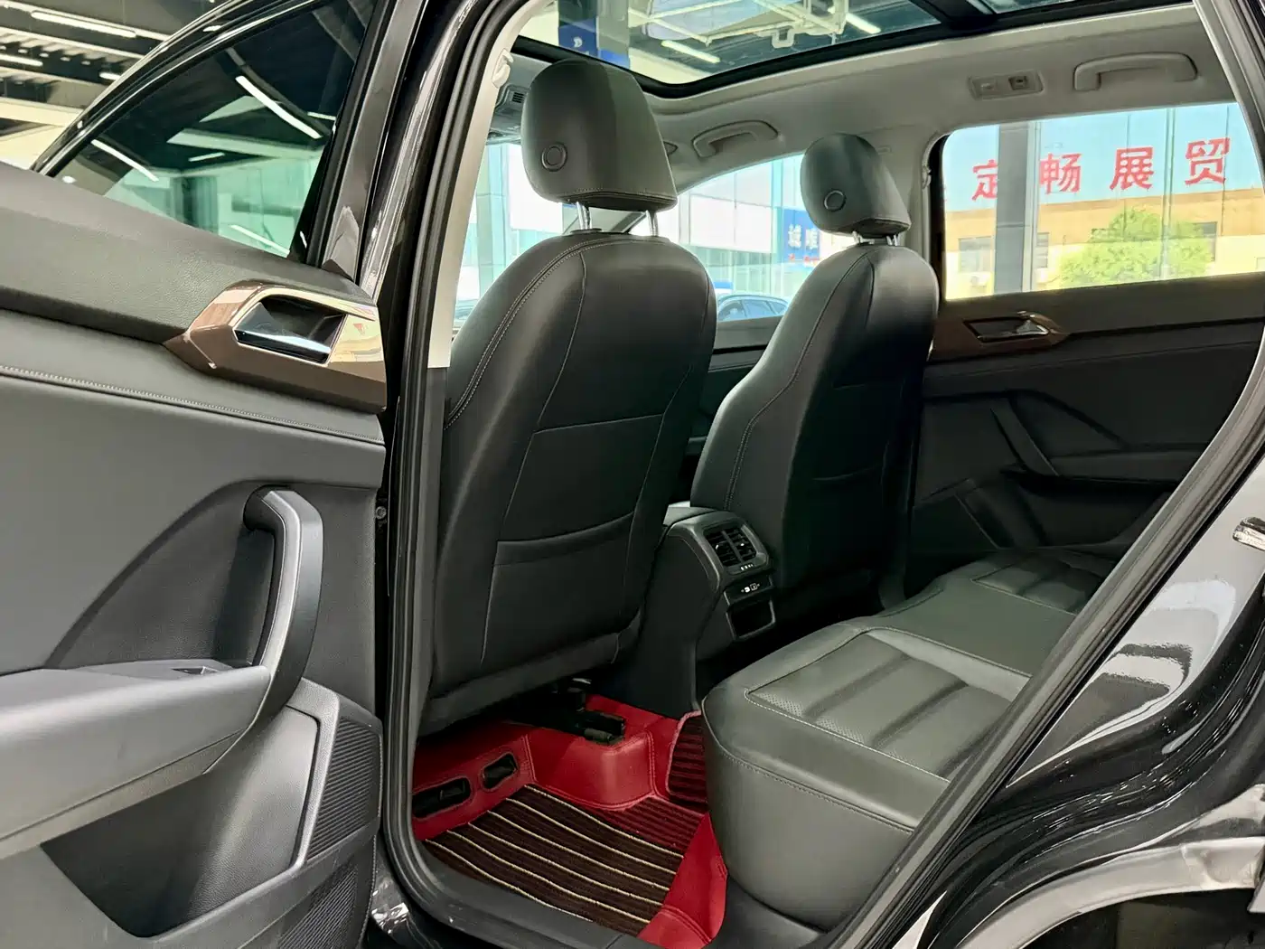 Volkswagen Tharu 2022 280TSI FWD Luxury Edition фото 5