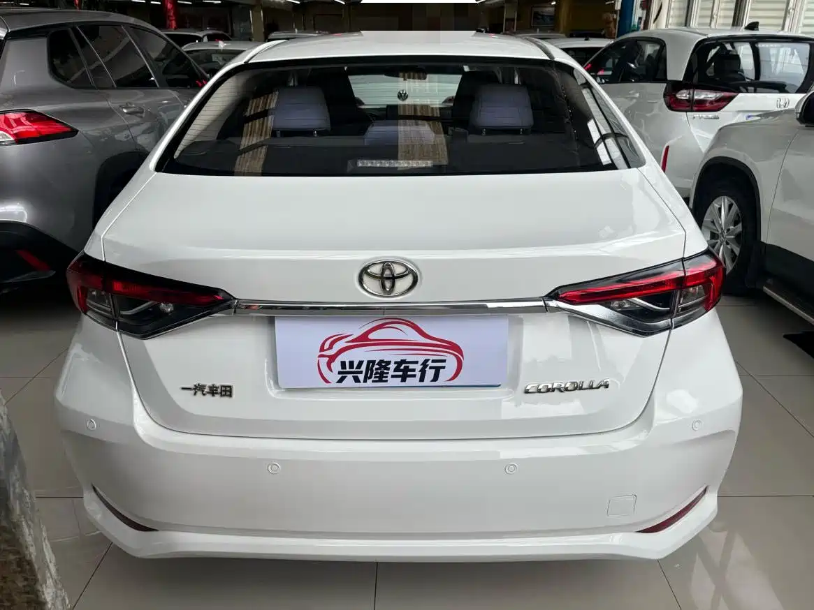 Photo 10 - Toyota Corolla