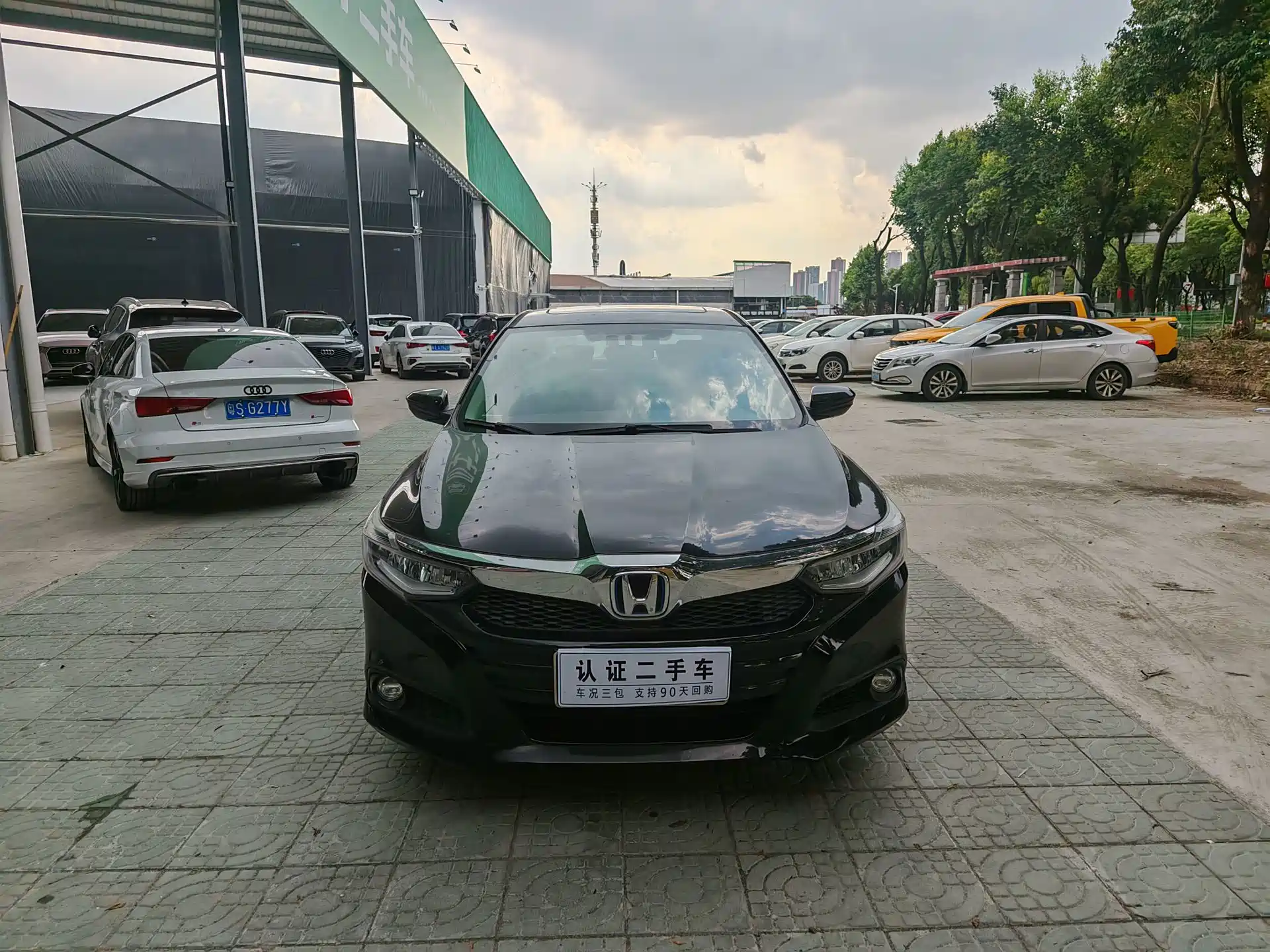 Photo 2 - Honda Crider