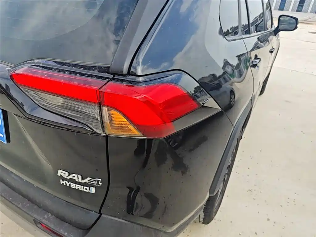 Toyota RAV4 Rongfang 2020 Hybrid 2.5L E-CVT 4WD Elite PLUS фото 24