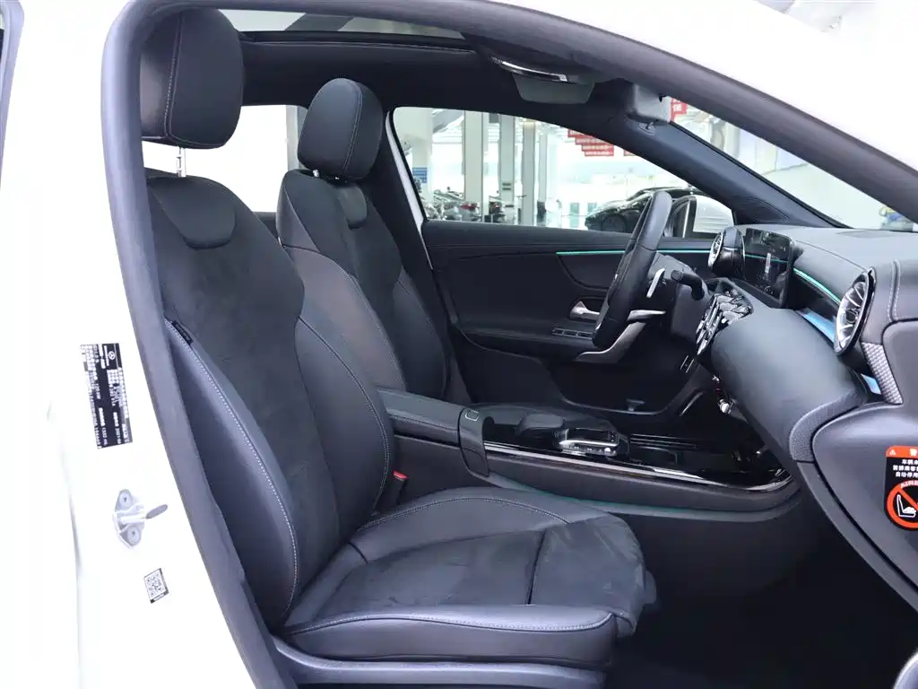 Mercedes-Benz A-Class 2021 A 200 L Sport Sedan Fashion Edition фото 20