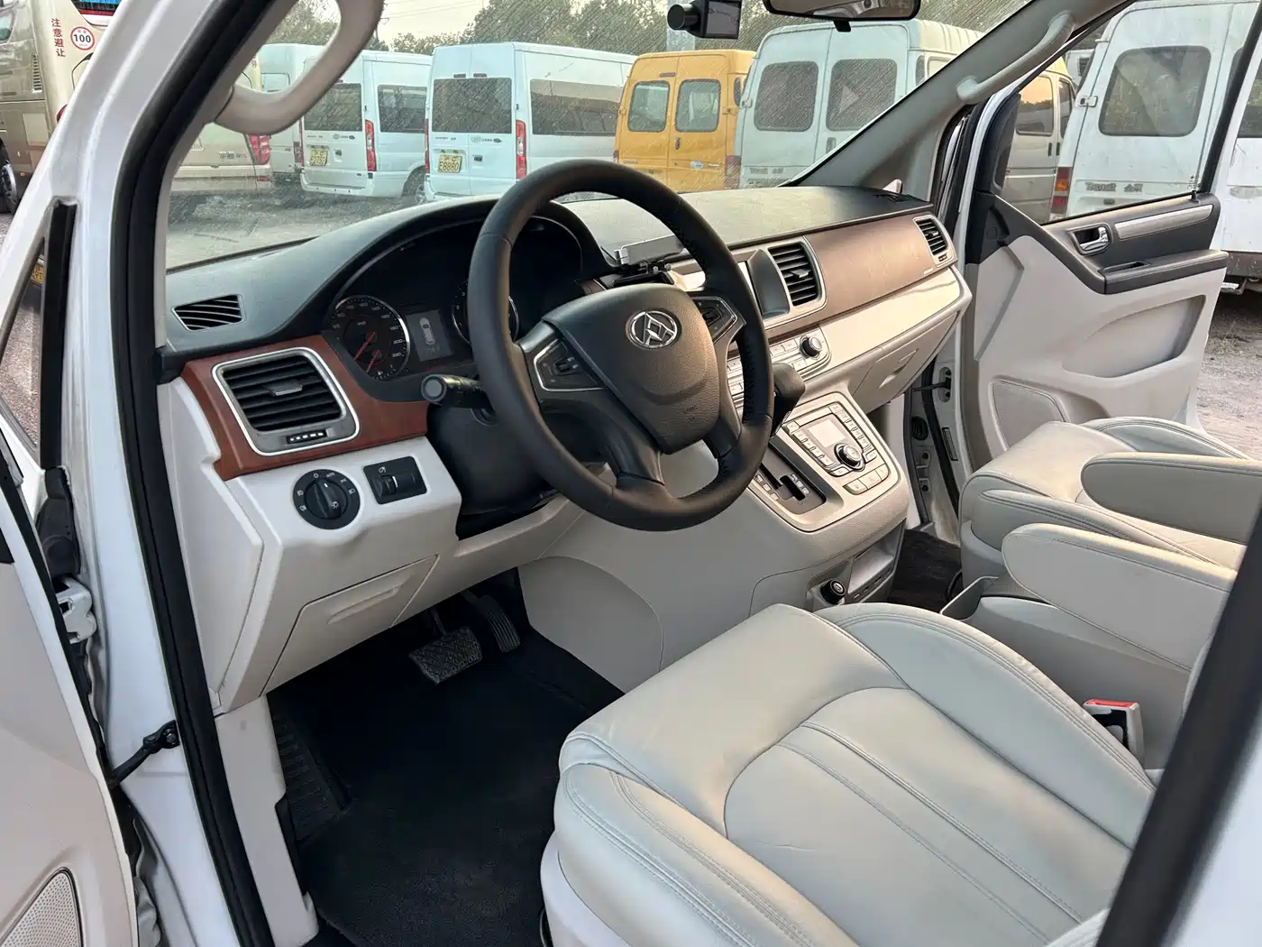 SAIC Maxus Maxus G10 2014 2.0T Automatic Luxury Executive Edition фото 11