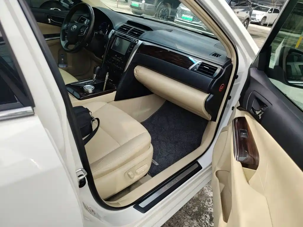 Toyota Camry 2015 2015 Dual Engine 2.5HG Luxury Navigation Edition