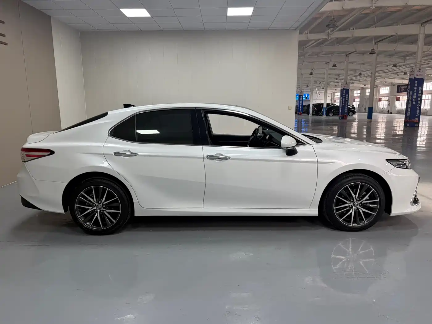 Toyota Camry 2021 2.5G Luxury Edition фото 8
