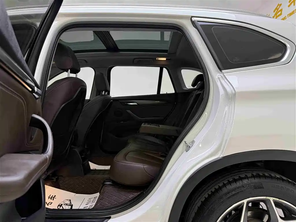 BMW X1 2019 sDrive18Li Premium Model фото 6