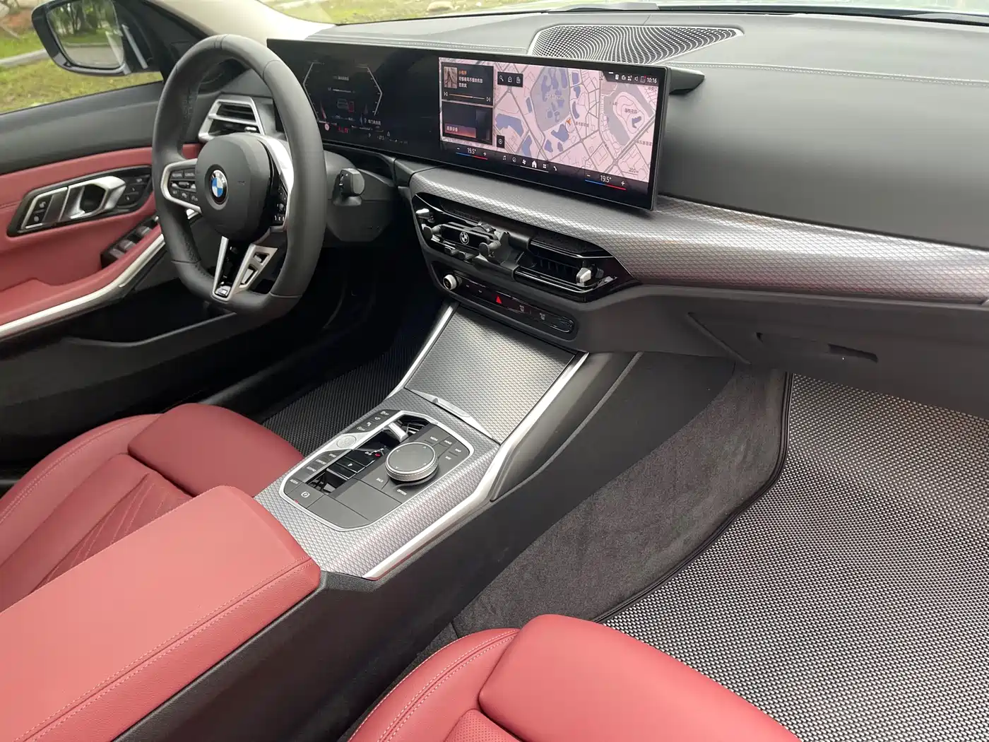 BMW 3 Series 2025 330Li M Sport Night Edition фото 17