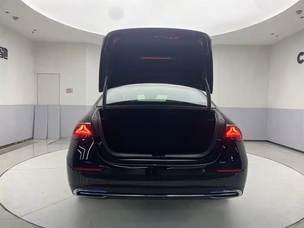 Mercedes-Benz E-Class 2026 E 300 L Luxury фото 32