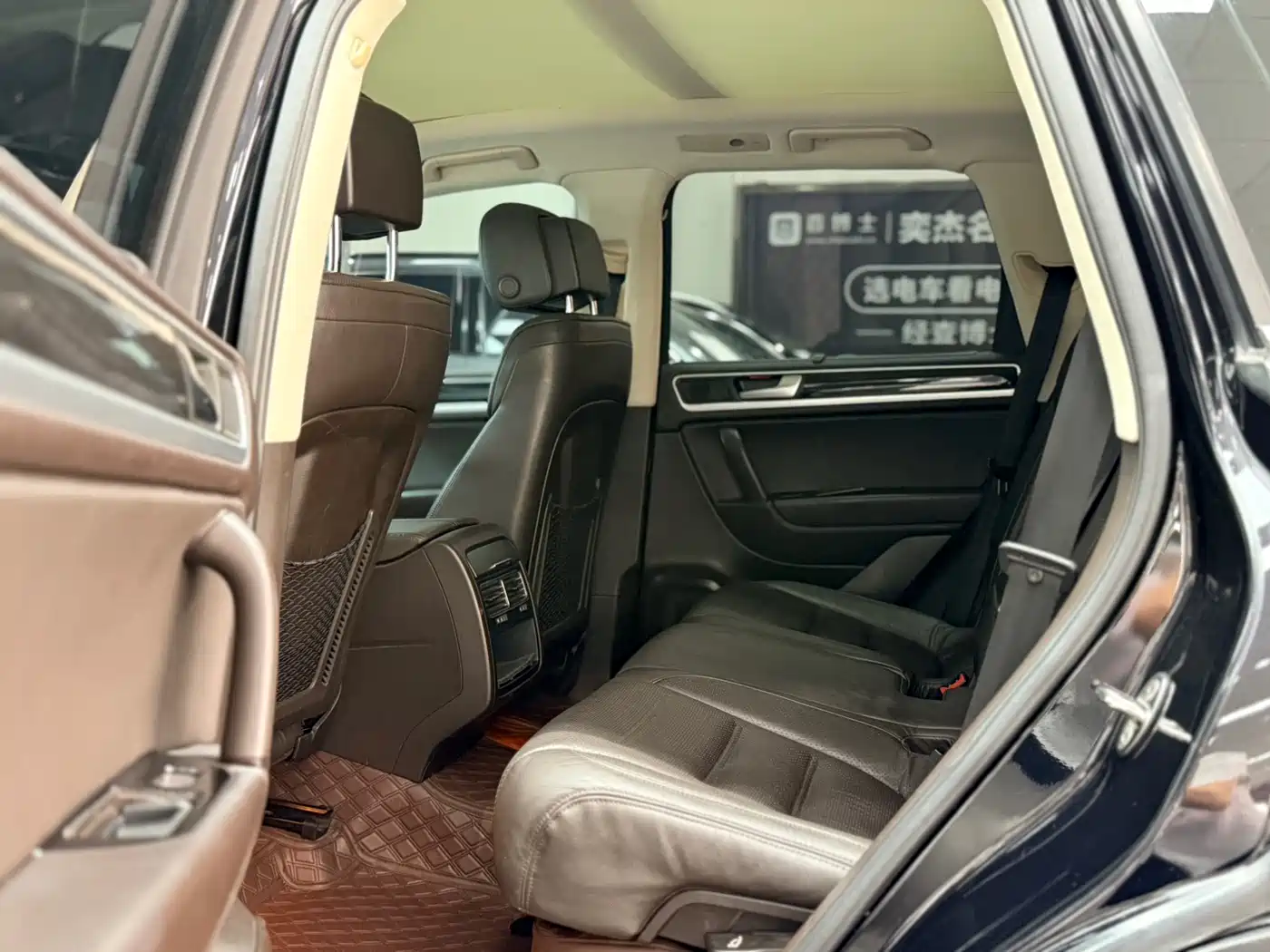 Volkswagen Touareg 2011 3.0TDI Diesel Comfort фото 5