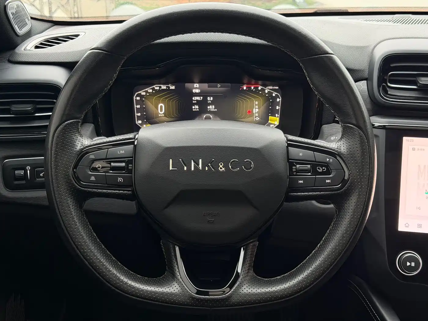 Lynk & Co 03 2022 2.0TD DCT Power Pro фото 12