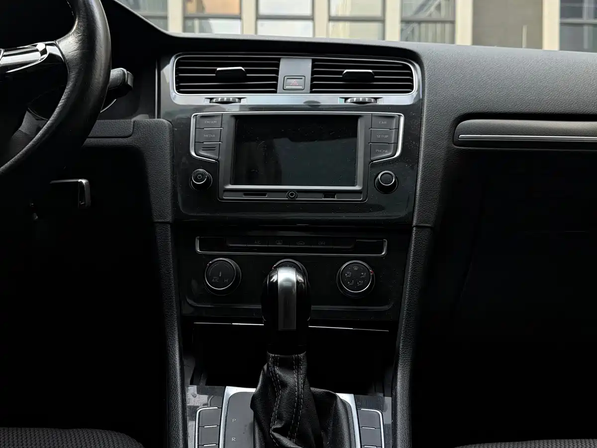 Фото 9 - Volkswagen Golf