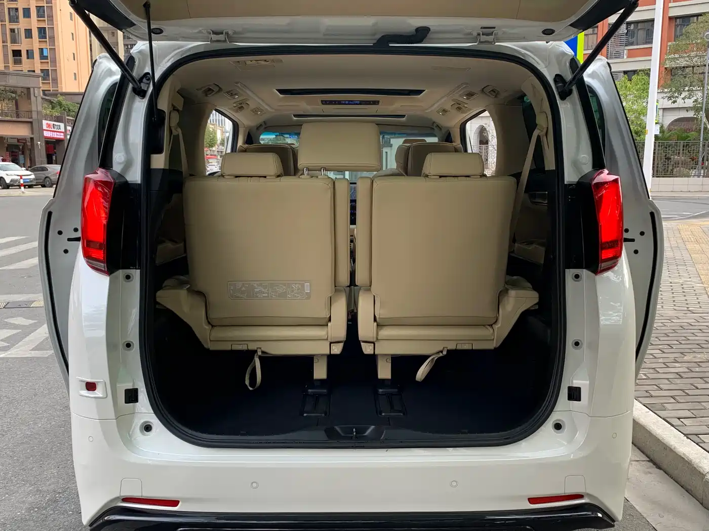 Toyota Alphard 2021 Hybrid 2.5L Premium фото 12