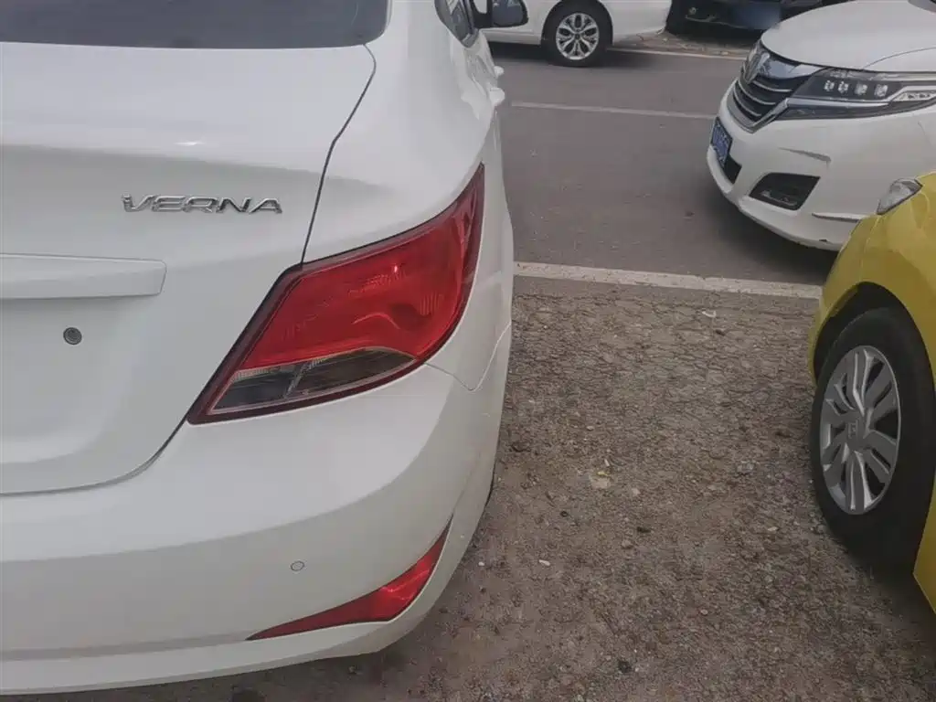 Hyundai Verna 2014 1.4L Manual Smart GLS фото 8