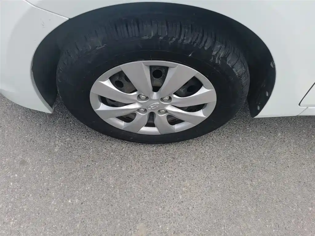 Hyundai Verna 2014 1.4L Manual Smart GLS фото 23