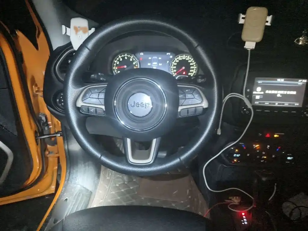 Photo 3 - Jeep Renegade