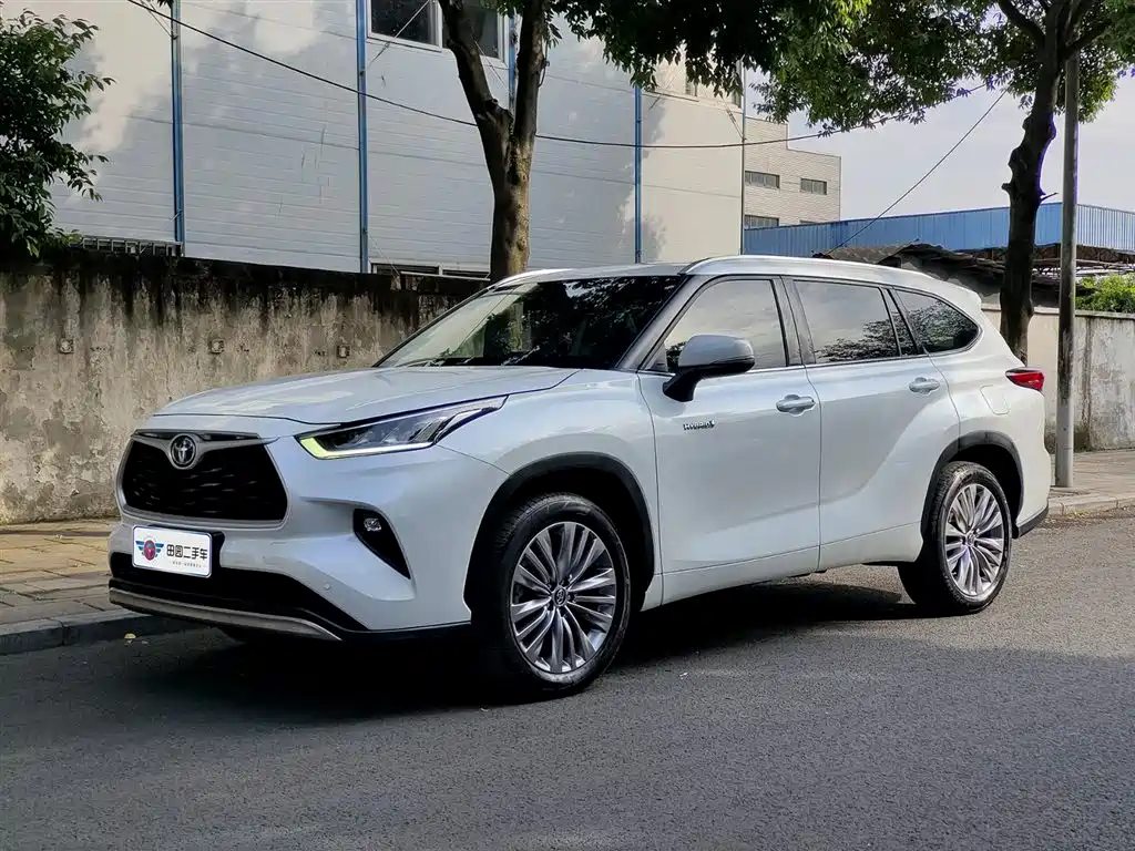 TOYOTA HIGHLANDER