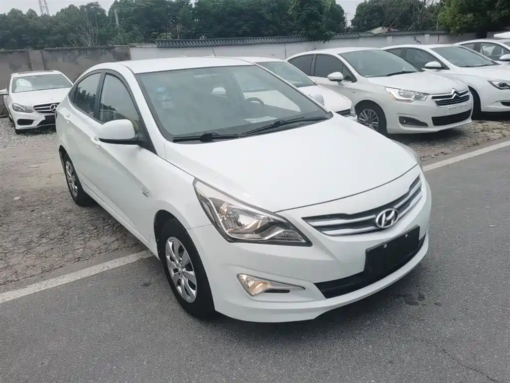 Hyundai Verna 2014 1.4L Manual Smart GLS фото 4