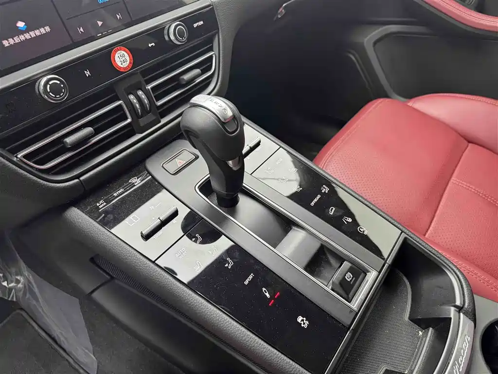 Porsche Macan 2024 Macan 2.0T фото 10