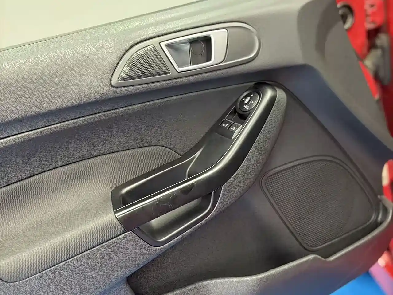 Ford Fiesta (Import) 2013 1.6T ST фото 13