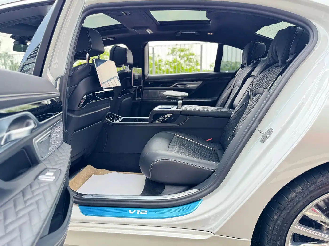BMW 7 Series 2019 Facelift M760Li xDrive V12 Luxury Package фото 12