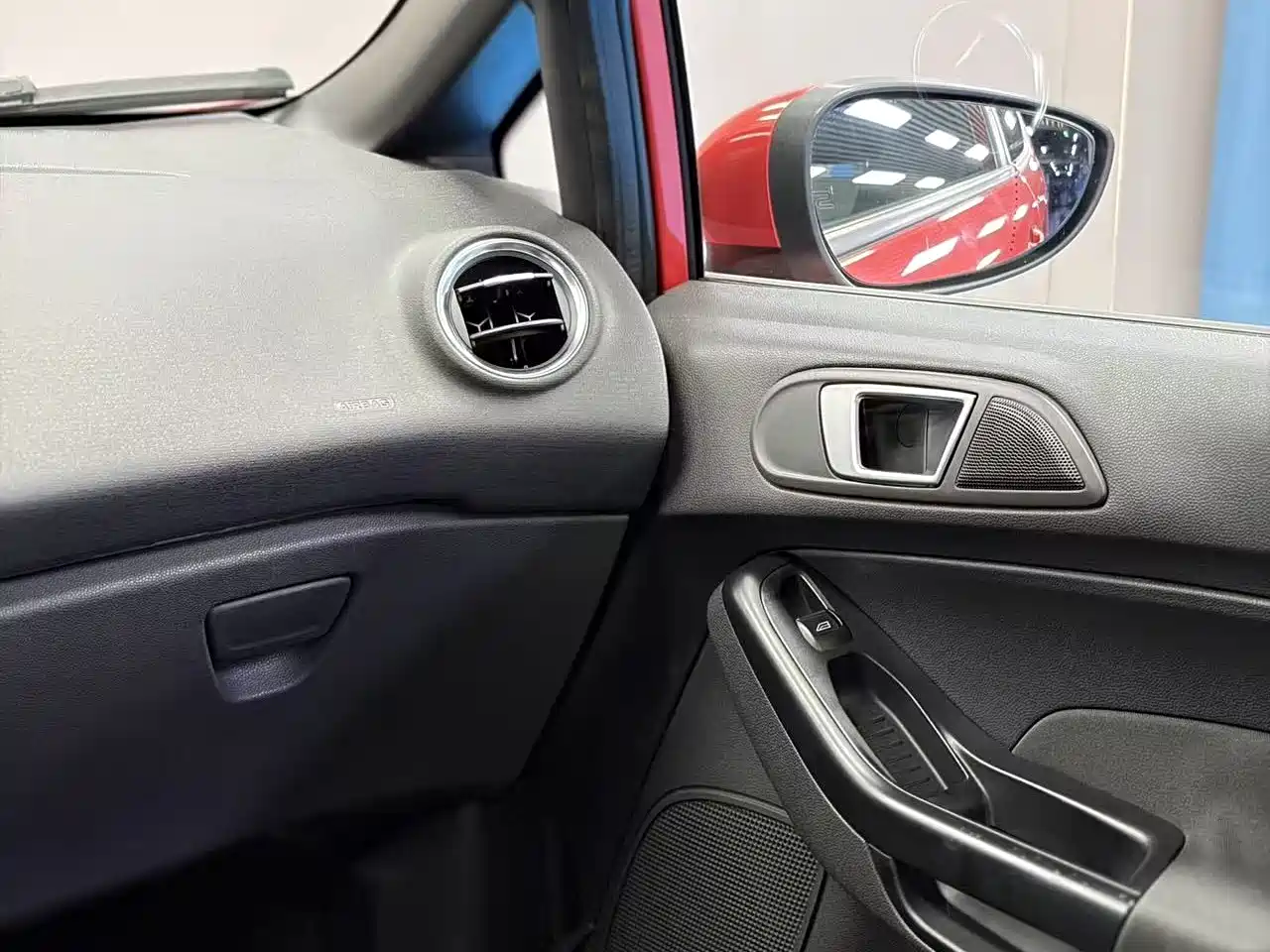 Ford Fiesta (Import) 2013 1.6T ST фото 18