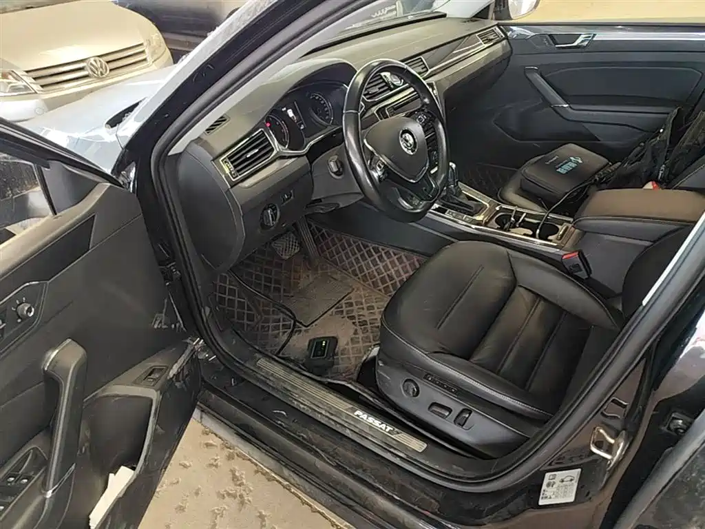 Volkswagen Passat 2017 330TSI DSG Luxury фото 23