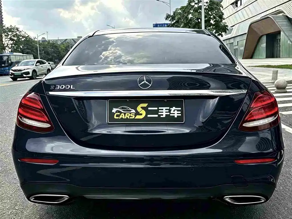Фото 8 - Mercedes-Benz E-Class