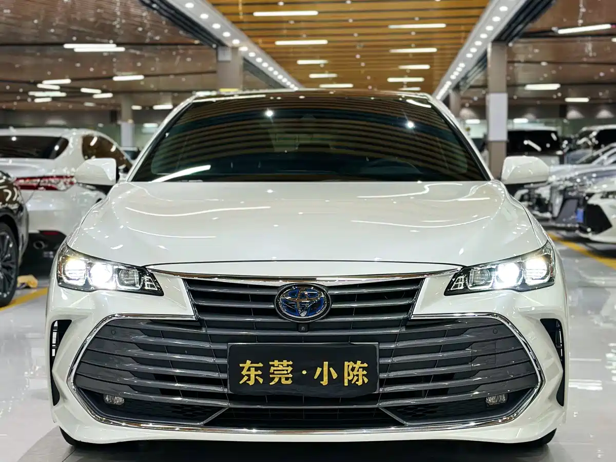 Toyota Avalon 2019 Hybrid 2.5L XLE Premium Edition China V фото 2