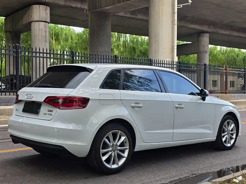 Audi A3 2014 Sportback 35 TFSI Automatic Comfort фото 6