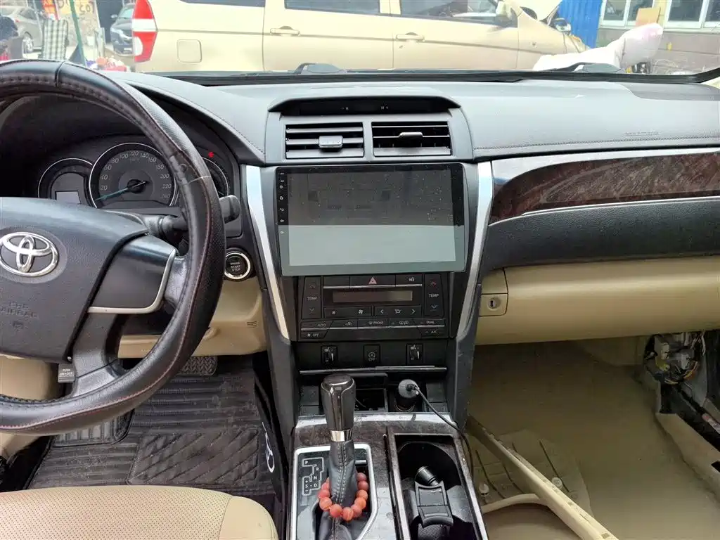 Toyota Camry 2016 2.0G 10th Anniversary Leading Edition фото 13
