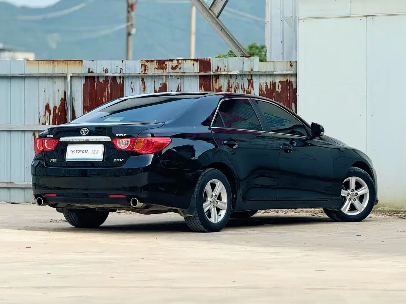 Toyota Reiz 2010 2.5V Style Elite Edition фото 2