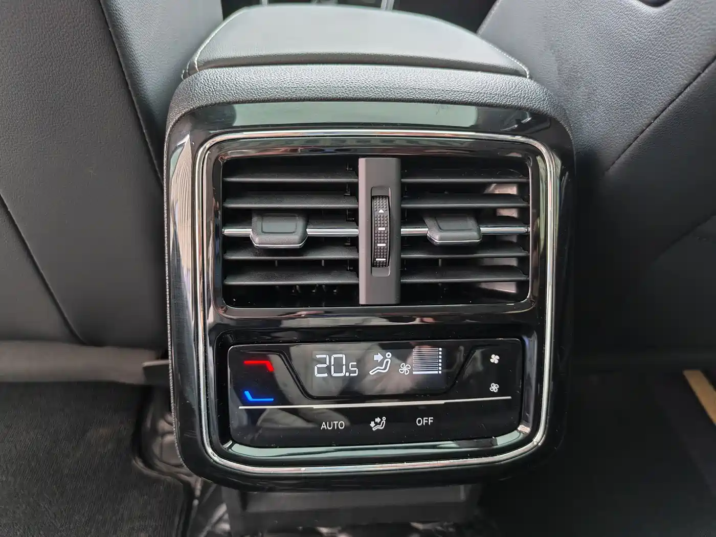 Volkswagen Passat 2022 330TSI Starlight Luxury Edition фото 15
