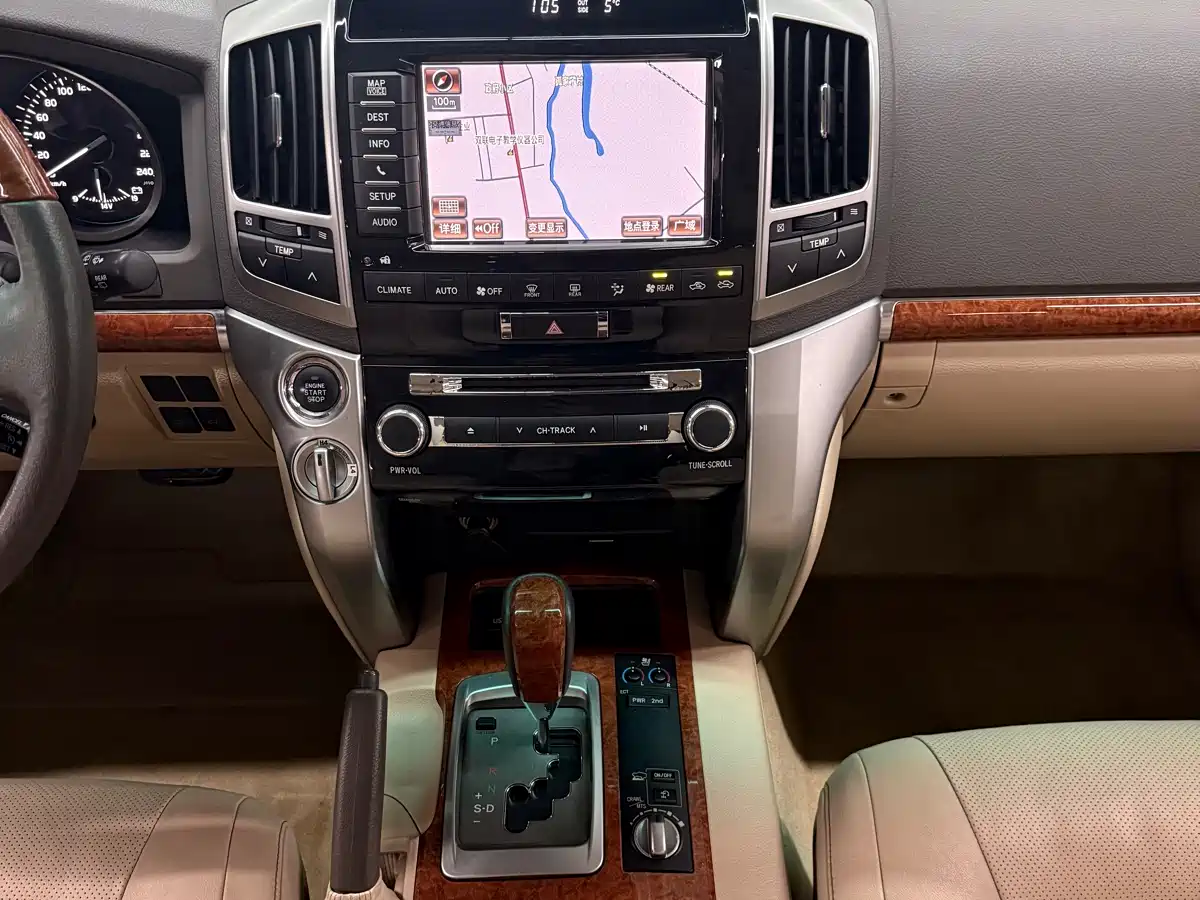 Toyota Land Cruiser 2012 4.6L Automatic VX-R фото 13