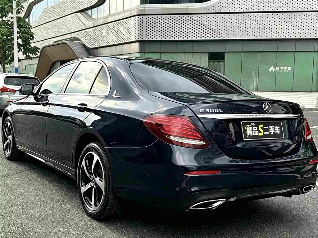 Фото 9 - Mercedes-Benz E-Class