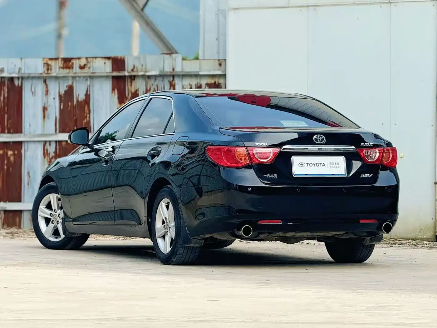 Toyota Reiz 2010 2.5V Style Elite Edition фото 4