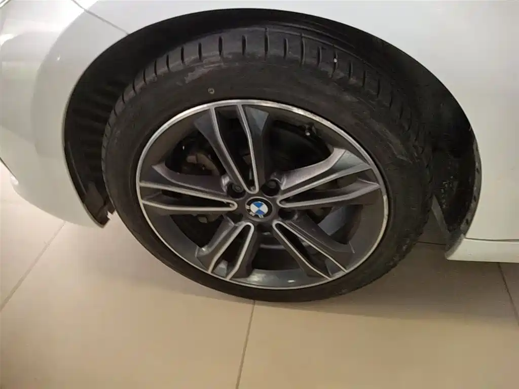 BMW 1 Series 2018 118i Sport Edition фото 23