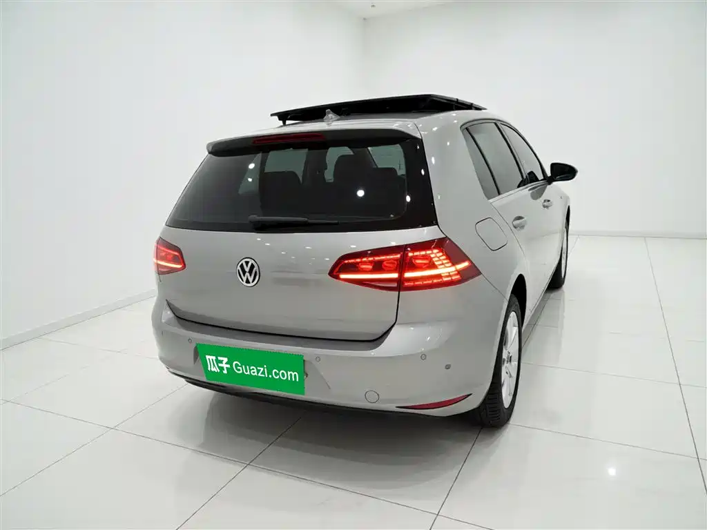 Volkswagen Golf 2017 1.6L Auto Comfort Millionth Edition фото 4