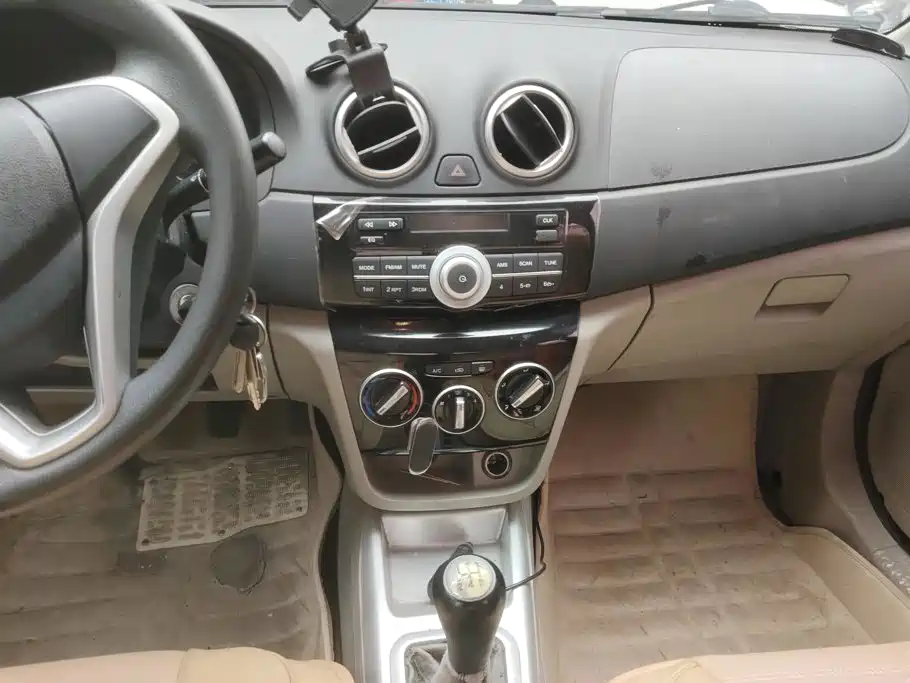 Changan Yuexiang V3 2017 2015 1.4L Manual Happiness Model China IV
