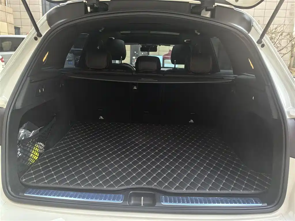 MERCEDES-BENZ GLC AMG
