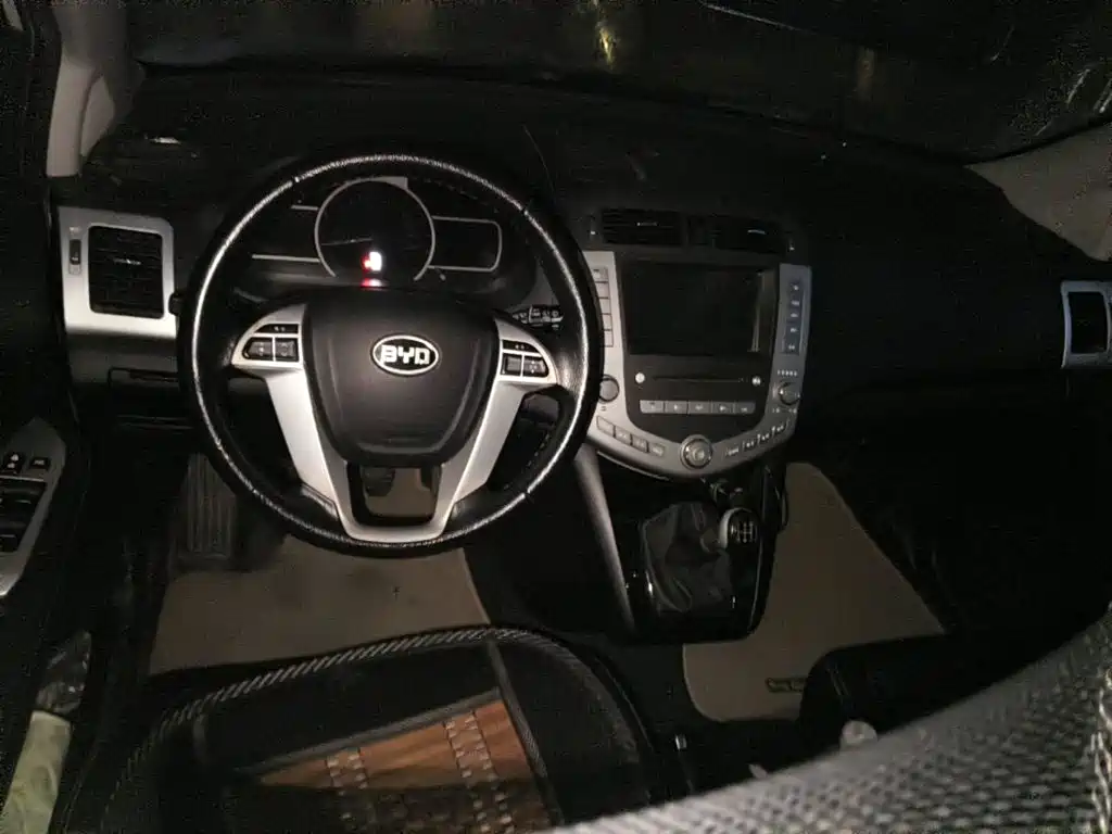 BYD S6 2014 2014 Model 2.0L Manual Elite 5-Seater