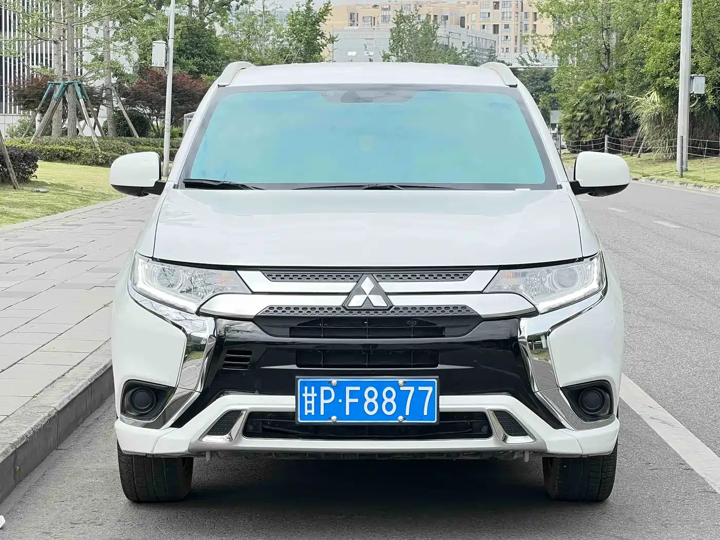 MITSUBISHI OUTLANDER