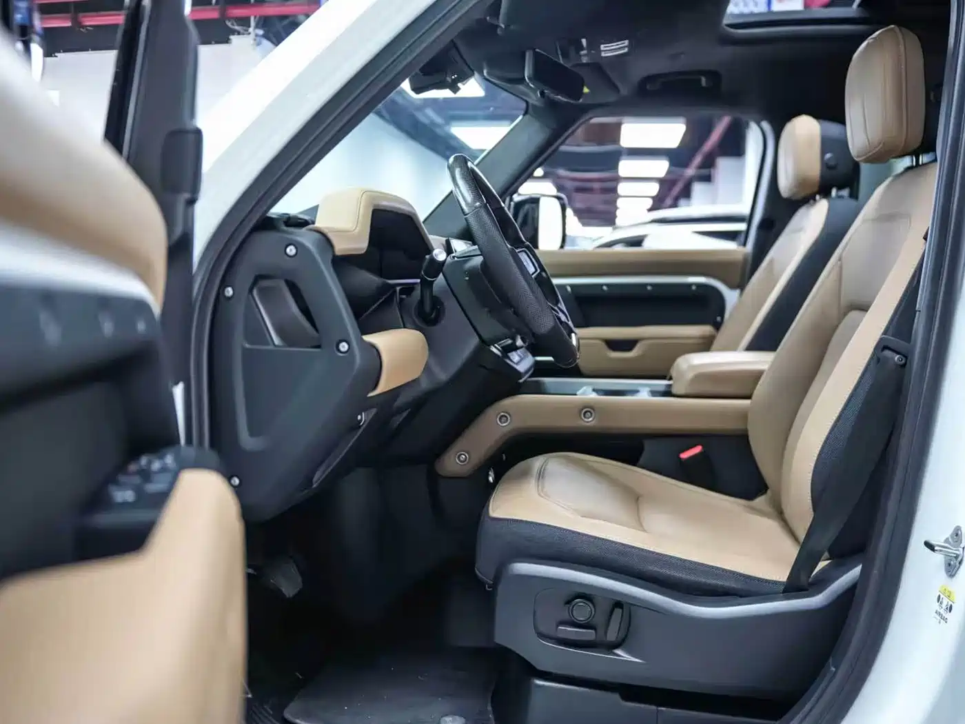 Land Rover Defender 2025 110 3.0T P400 -Dynamic HSE фото 9