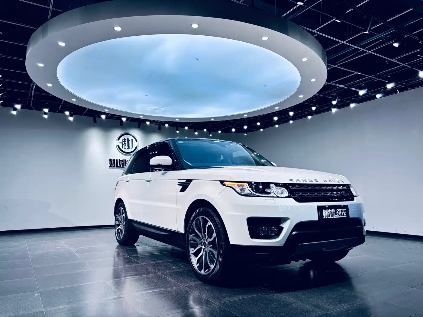 Land Rover Range Rover Sport 2016 Model 3.0 SC V6 SE фото 13