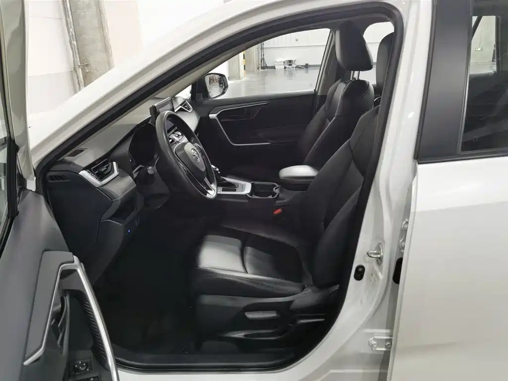 Toyota RAV4 Rongfang 2022 2.0L CVT 2WD Urban Edition фото 10